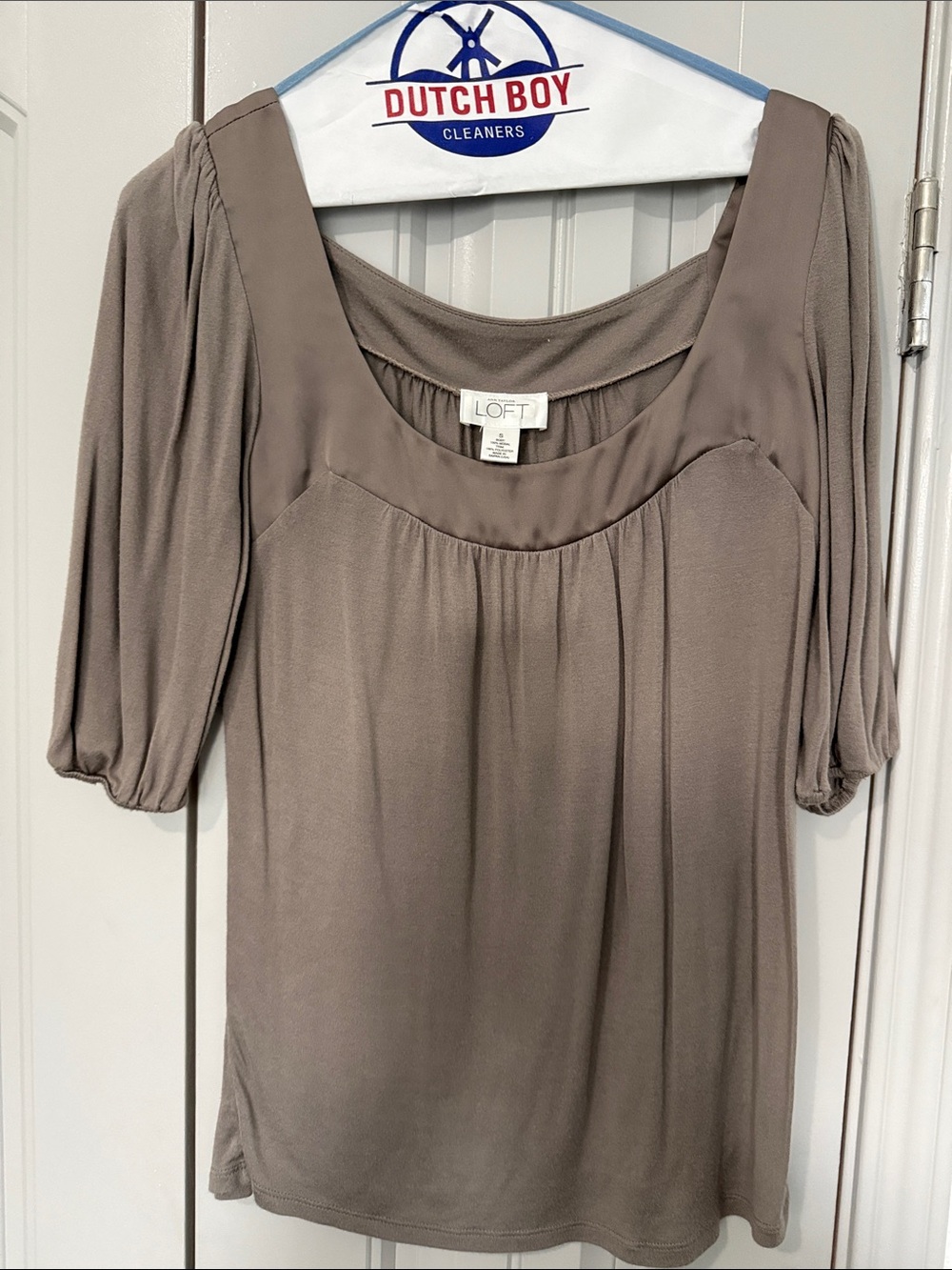 LOFT Taupe Scoop Neck Pleated Puff Sleeve Top